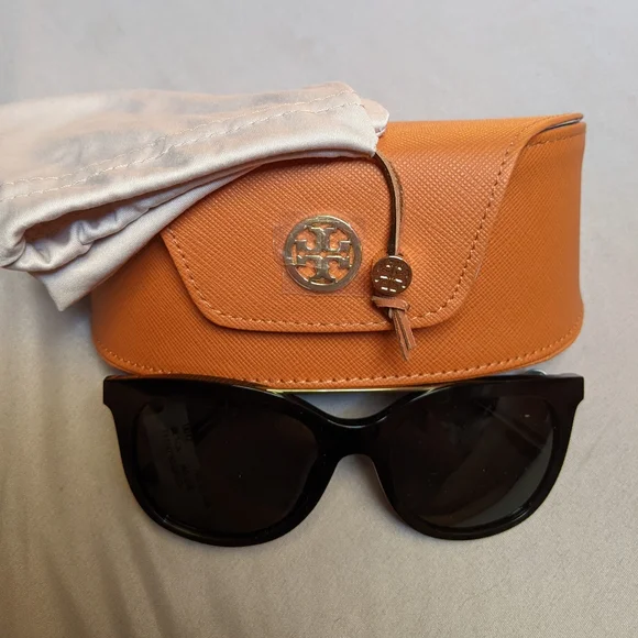 Tory Burch Black Sunglasses with Tory Burch Pouch & Case Sz 53 Amazon.com: Tory Burch Sunglasses TY 7196 U 170981 Black  main image 4